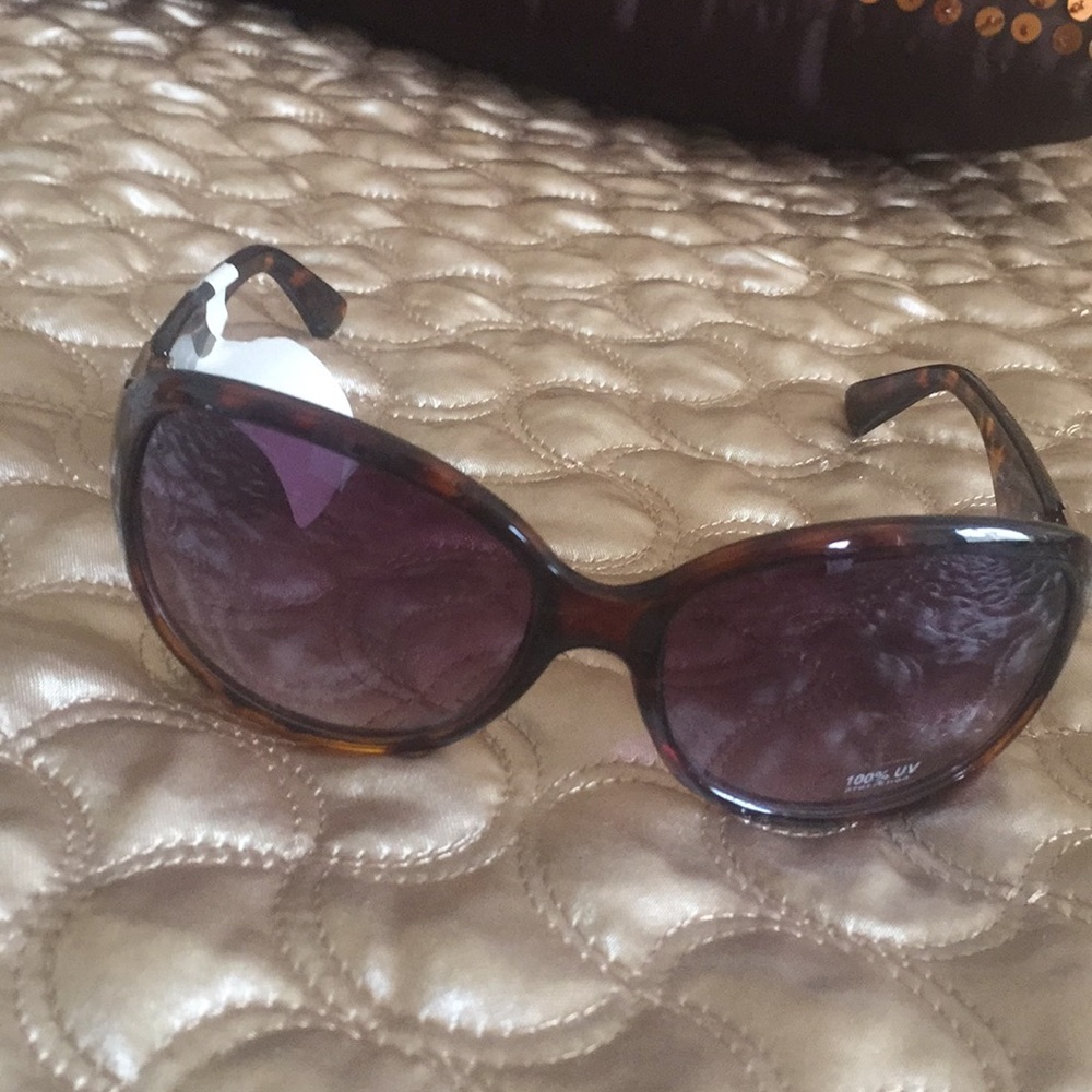 Sunglasses - Picture 6 of 8